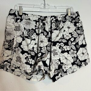 Eddie Bauer Black and White Shorts with Tropical Flair Size 8